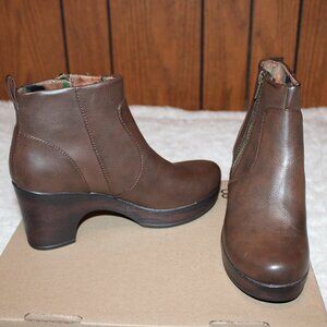 b.o.c. by BORN- Blakelynn brown short boots size 7M NWOT
